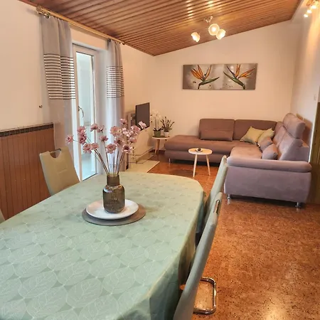 Apartment Frador